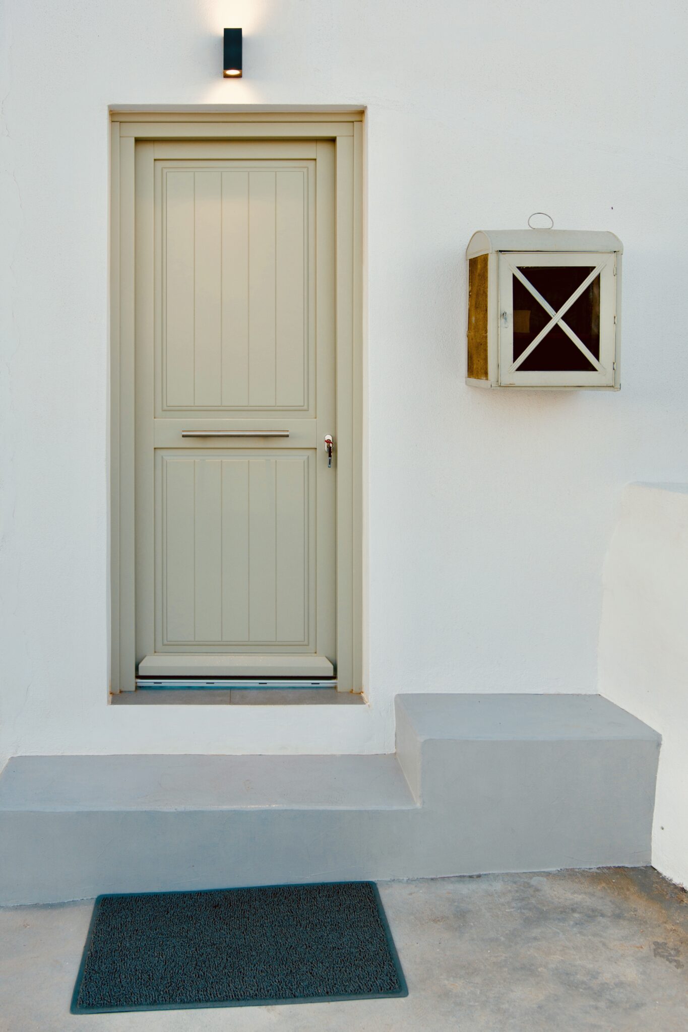 The green door of the apartment
