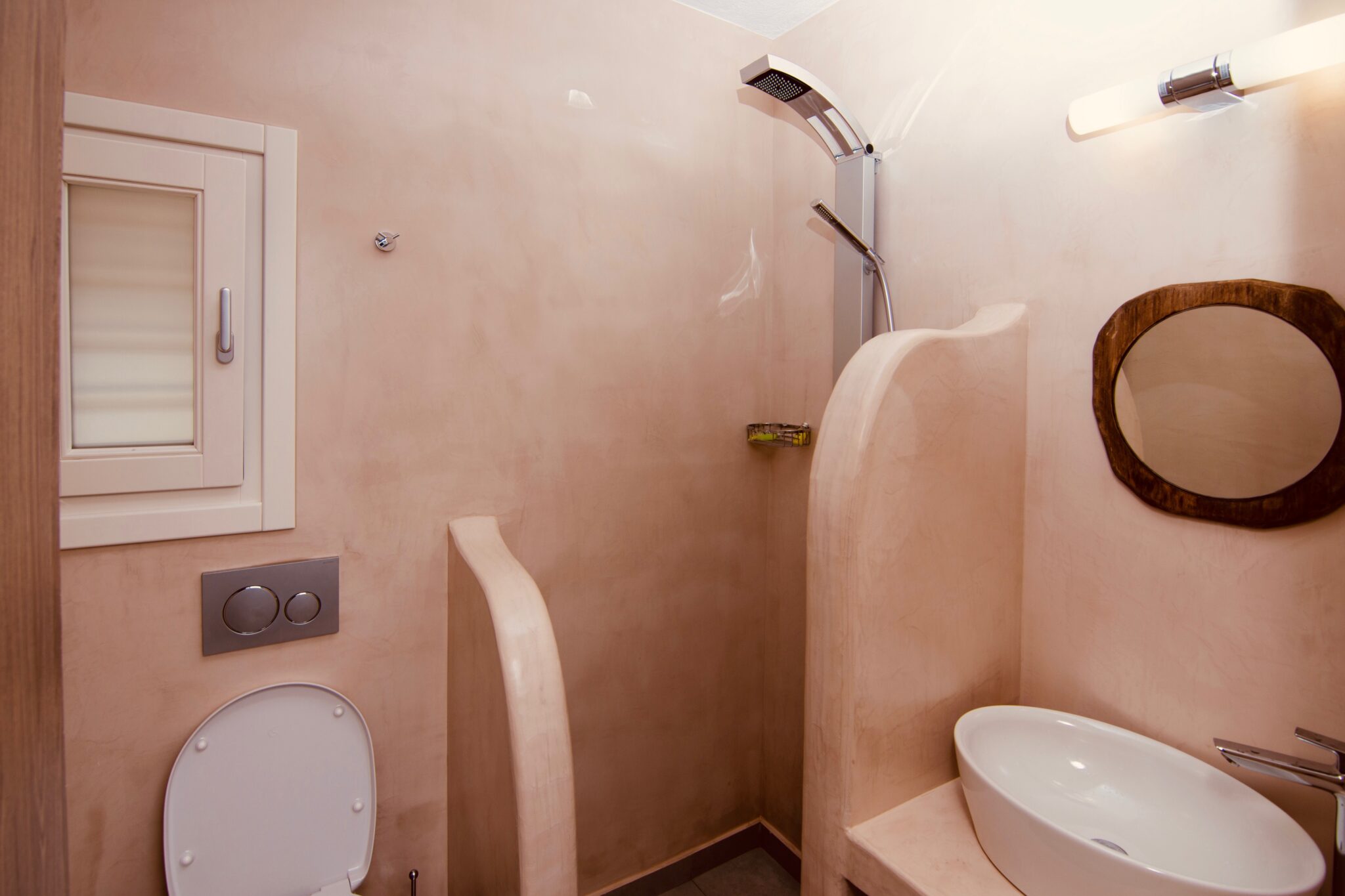 Apartment in Chora – shower corner in the earthy-toned bathroom