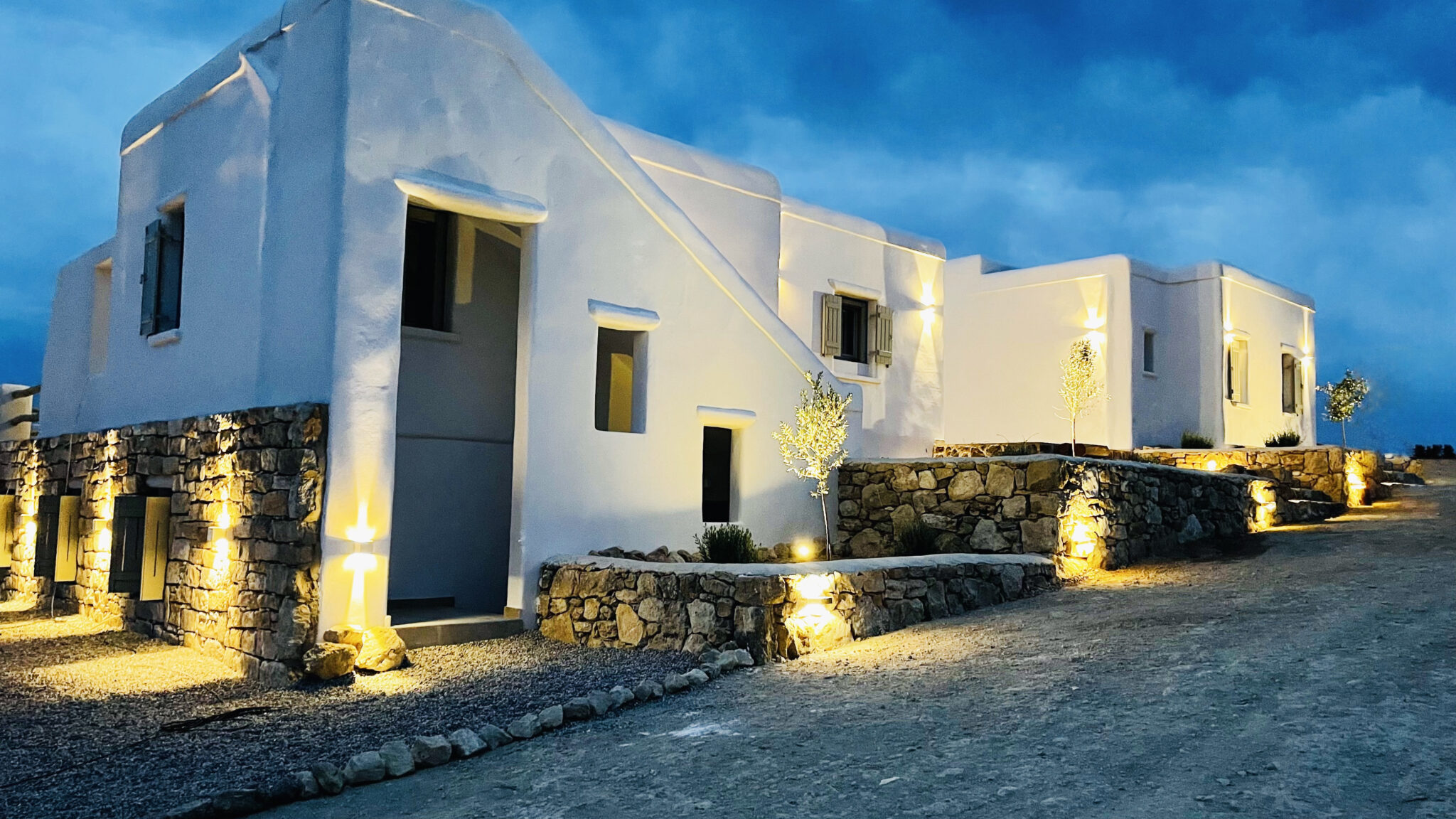 Earth-sheltered villa with jacuzzi above Pori Beach at dusk