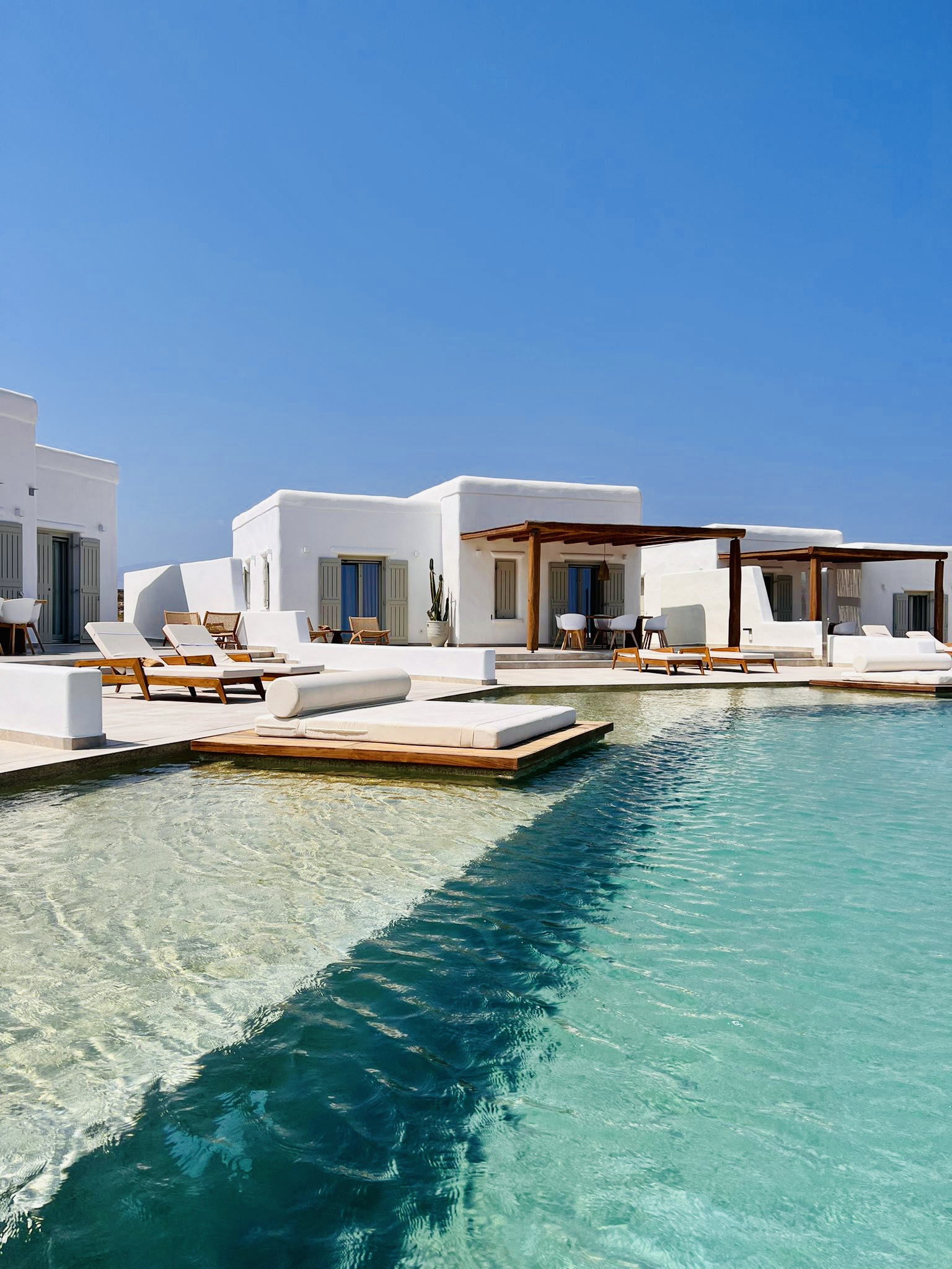 Villas and semi-private infinity pool, Aeris Pori